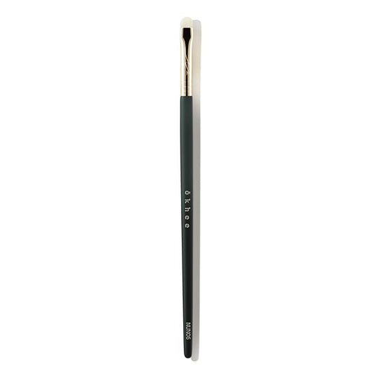 [SOO ADOR] okhee Eyeline Smudge Brush NUN 06 - Perfect for Creating Smoky Eyes and Diffused Eyeliner | Designed by K-Pop Makeup Artist Seo Ok | Makeup Brush Eye Brush